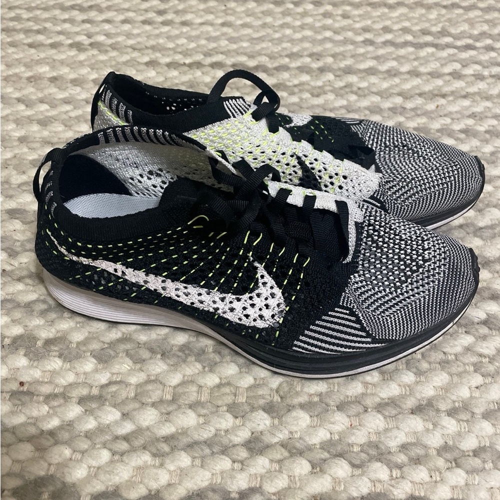 Nike FlyKnit Running Shoes